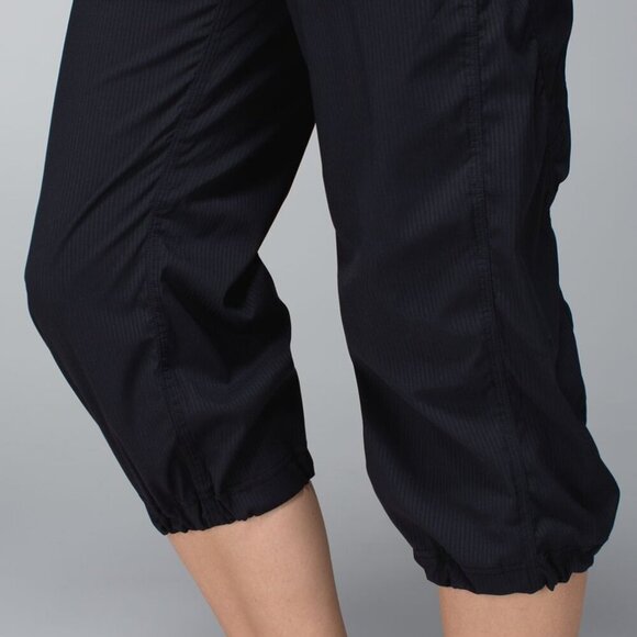 Lululemon Studio Crop- Black Athletic Joggers- Size 2 - Picture 8 of 15